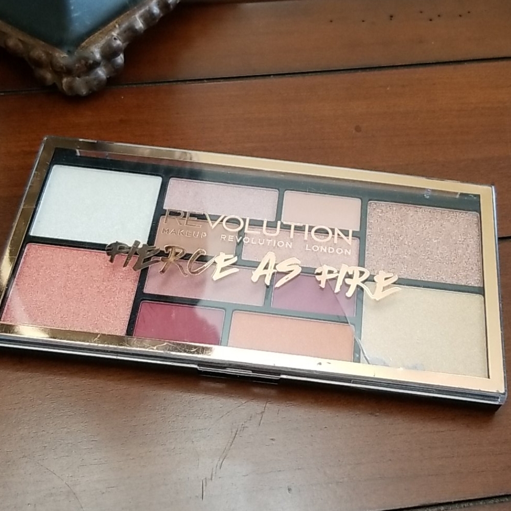 REVOLUTION 💗 PALETTE